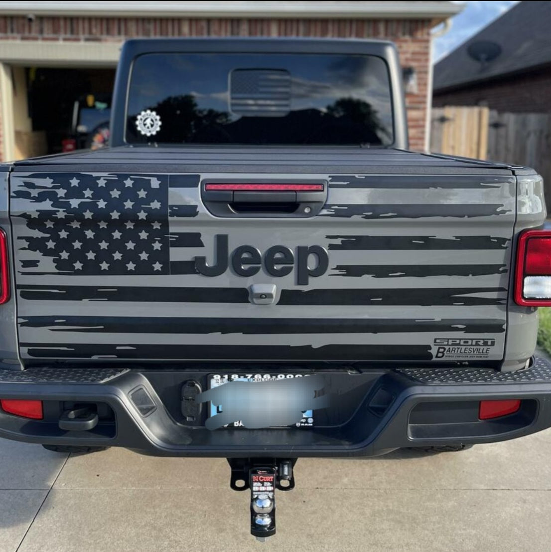 Distressed American flag Jeep Gladiator decal: Custom-fit distressed American flag decal for Jeep Gladiator